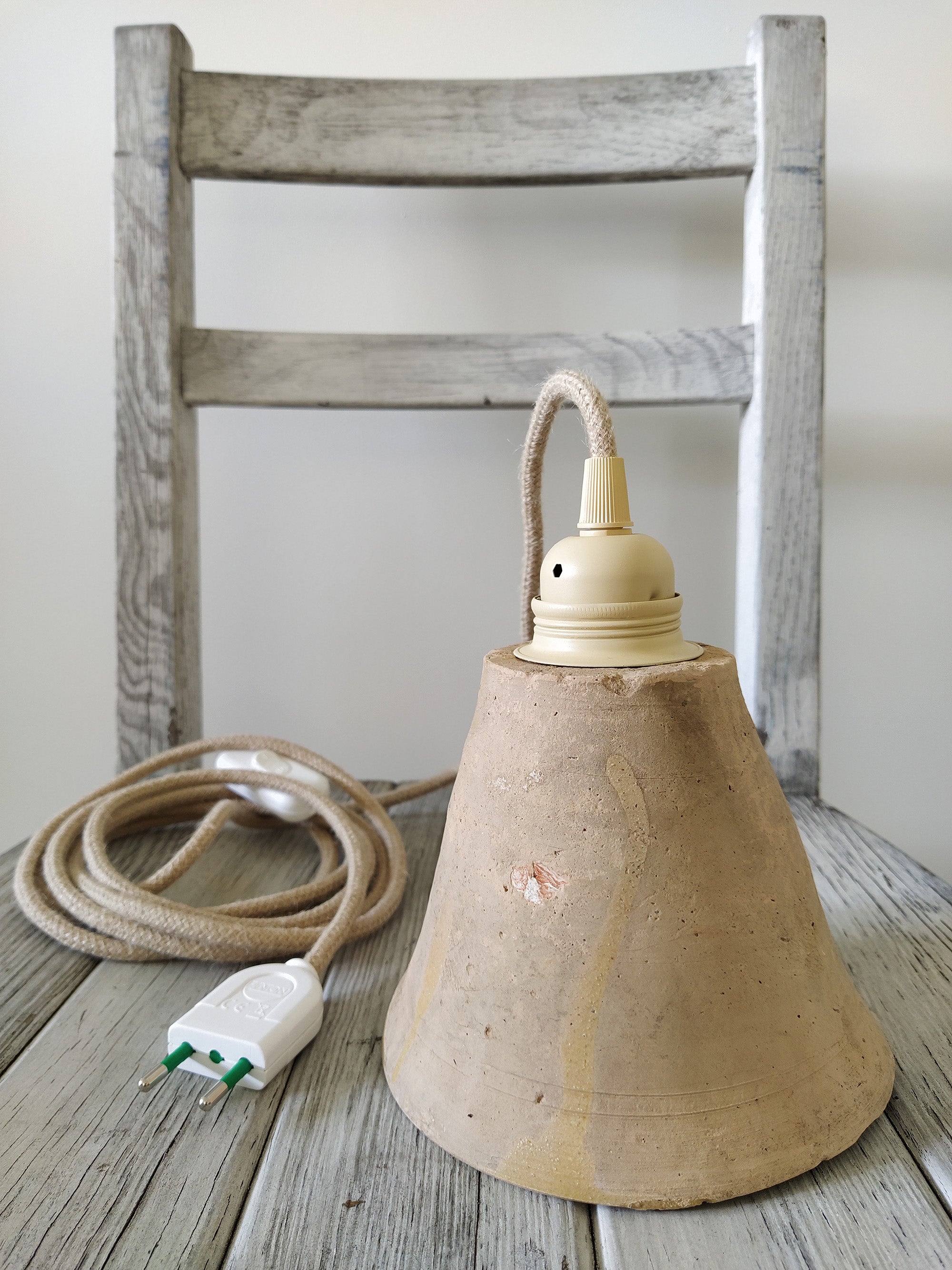 luminaire baladeuse Wabi Sabi en terre cuite