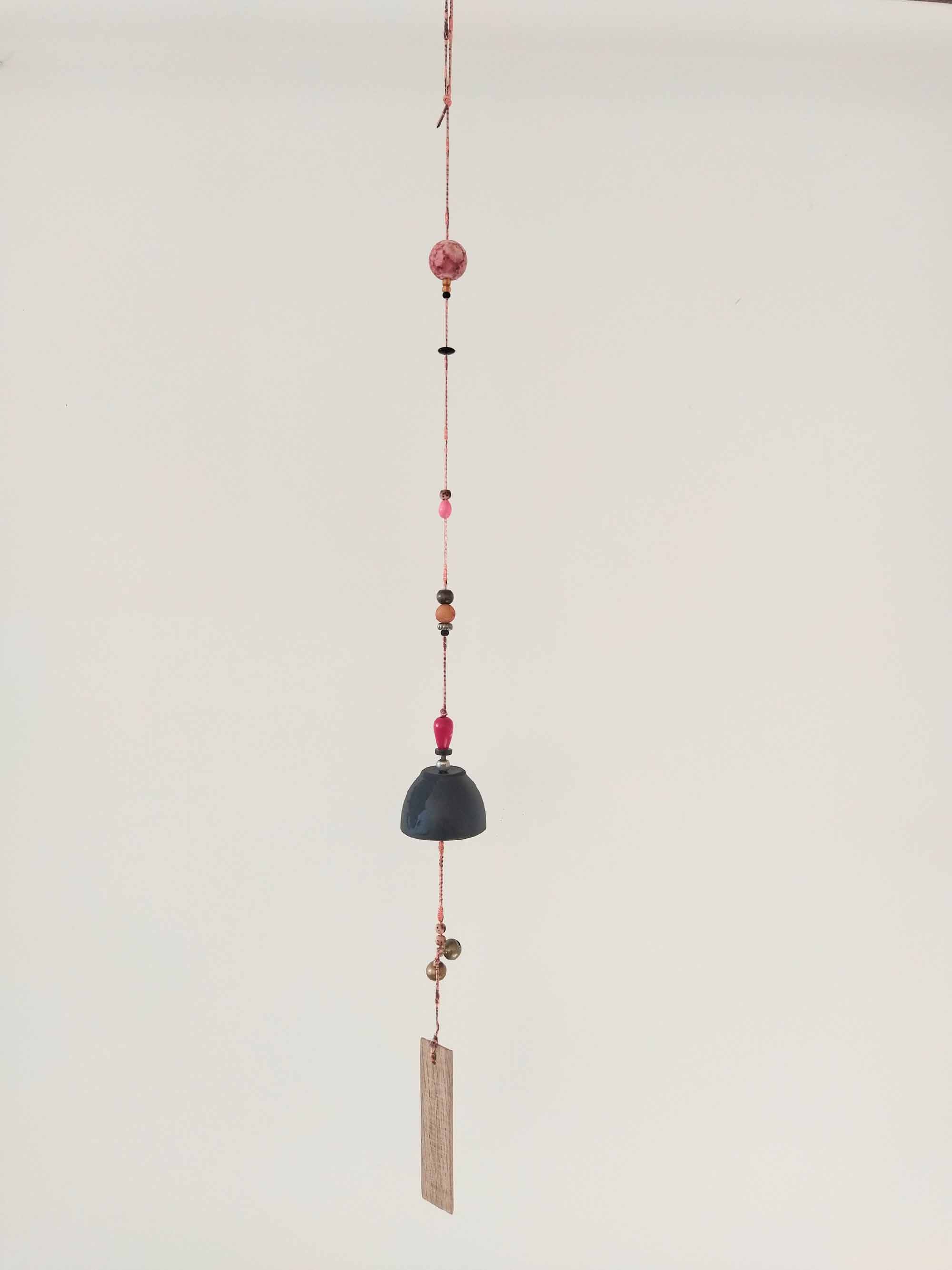 Décoration à suspendre son de cloche ton rose et vert