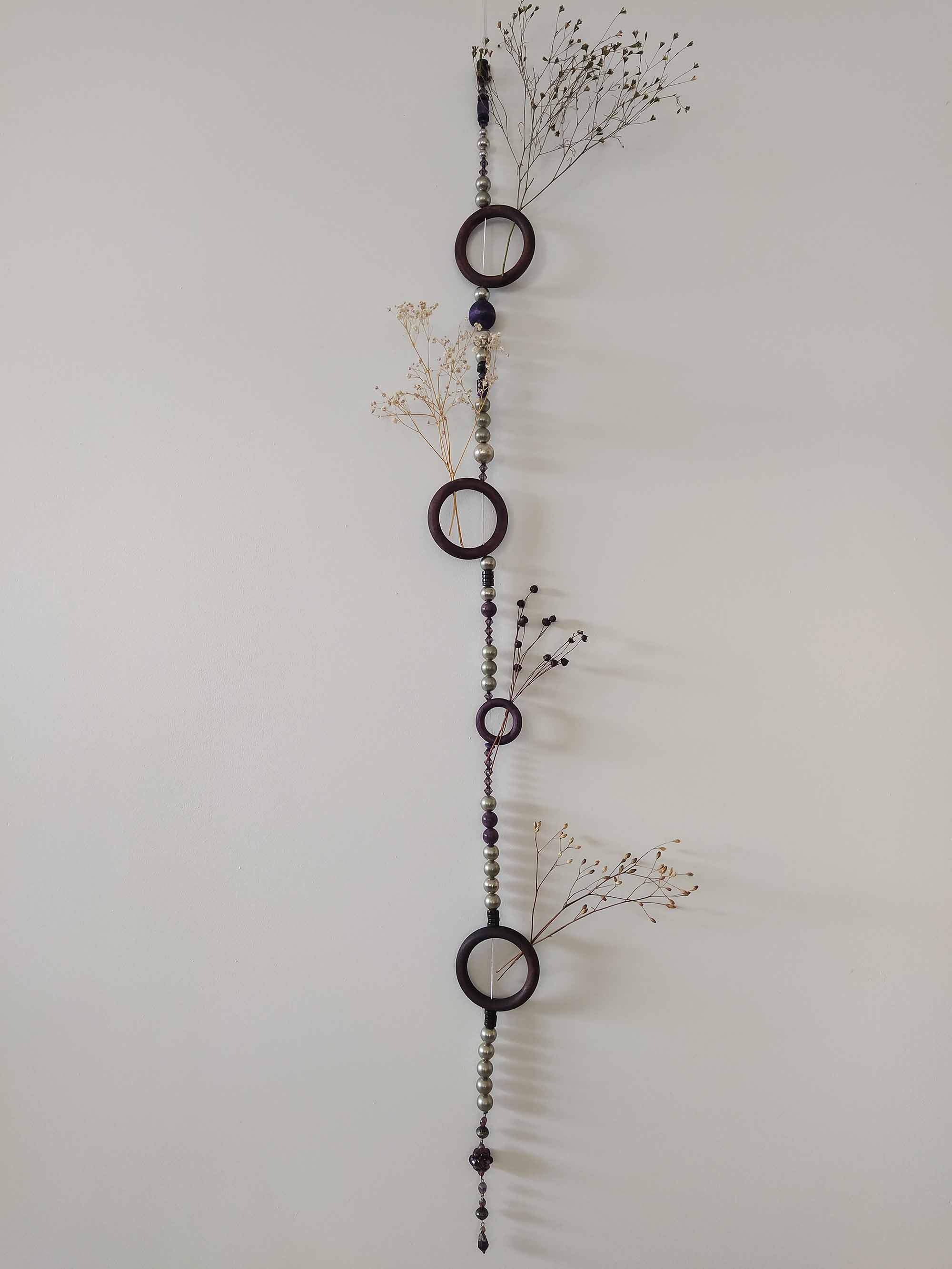 Collection Ronde des fleurs, porte fleur mural romantique à suspendre, artisanale et upcyclée