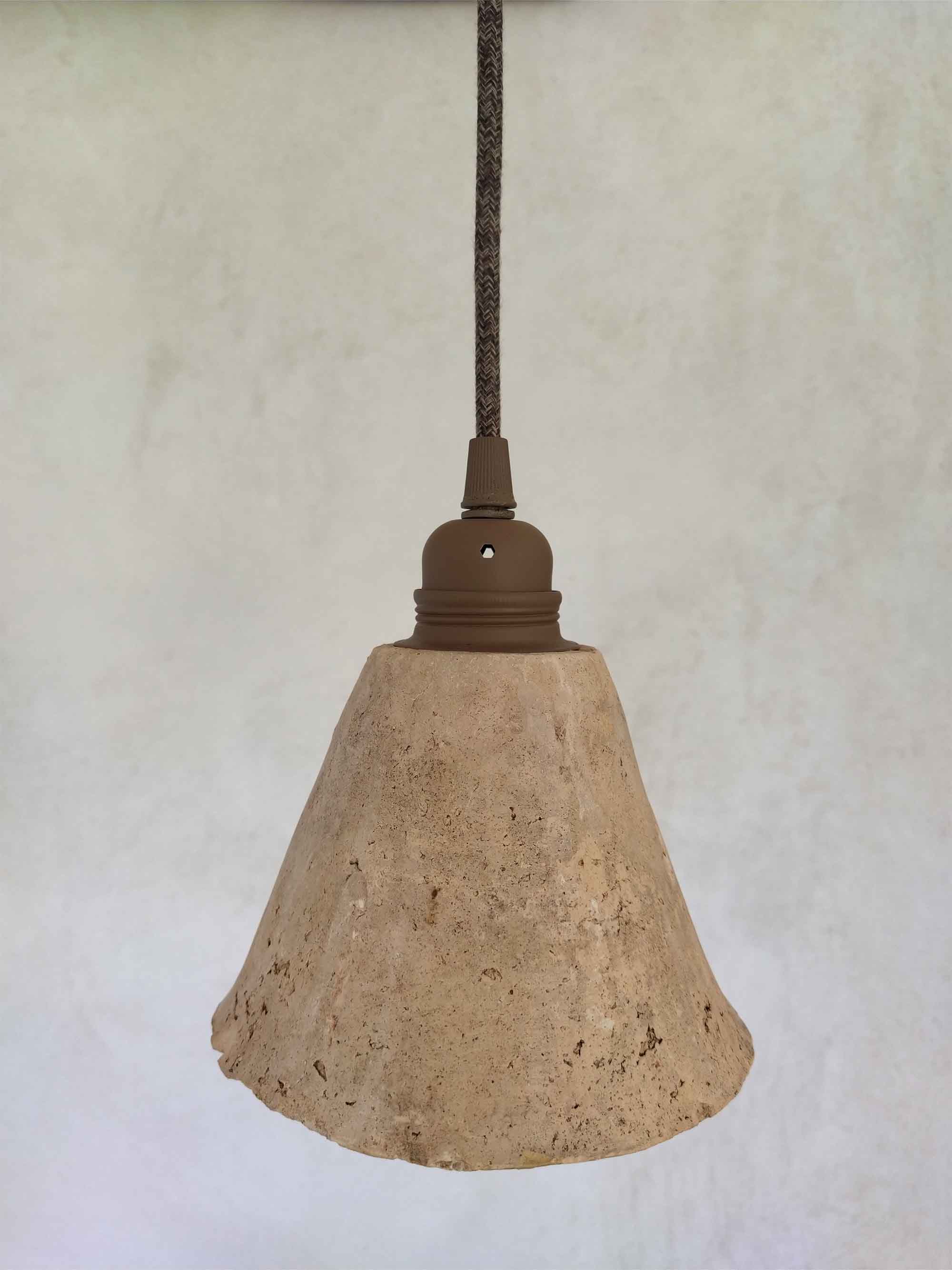 Luminaire Wabi Sabi en terre cuite , création unique. Collection Empreinte
