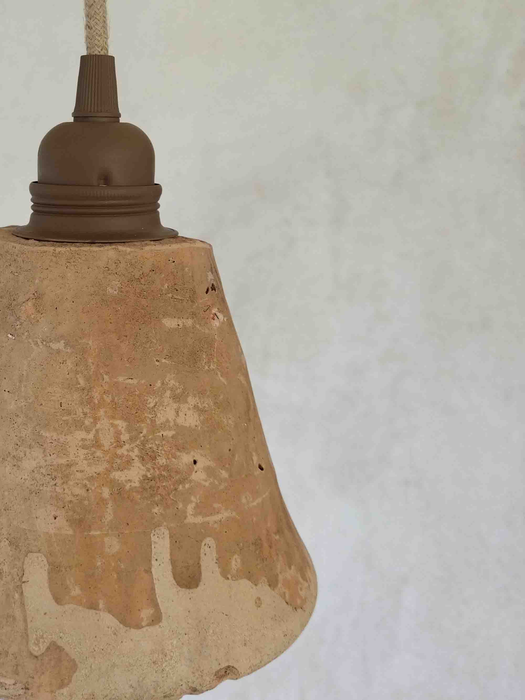 Luminaire wabisabi en terre cuite